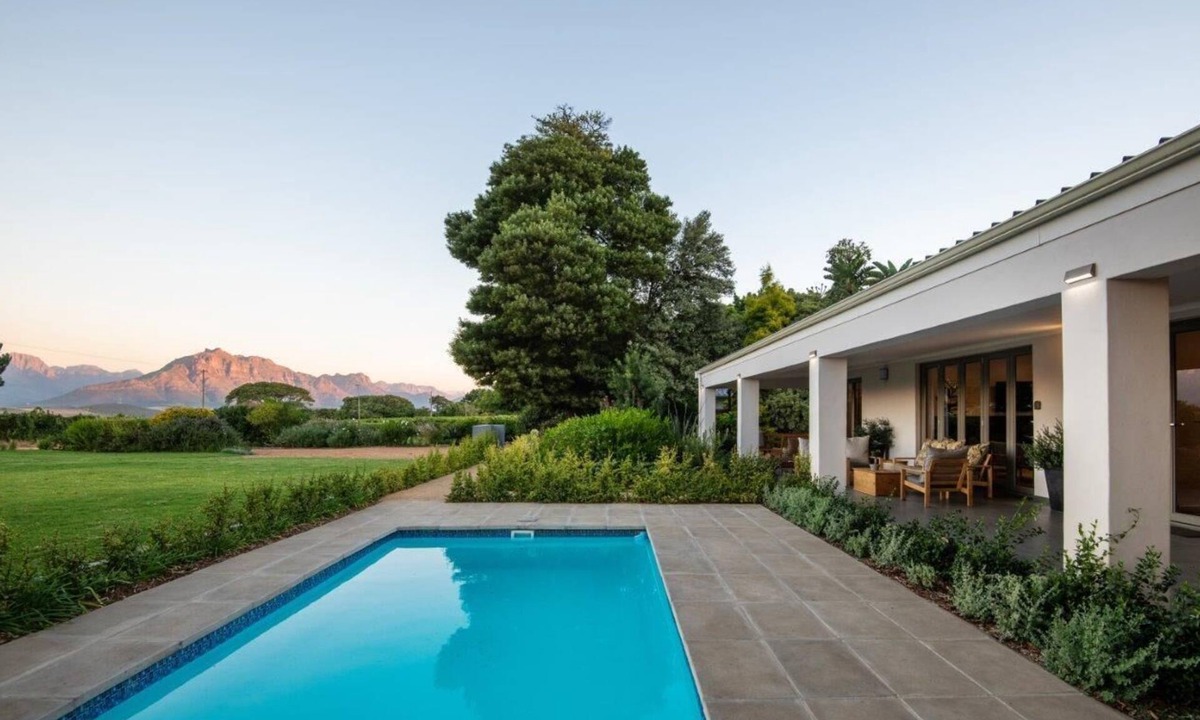 Stellenbosch House | Fransmanshuijs - Luxurious villa on working farm