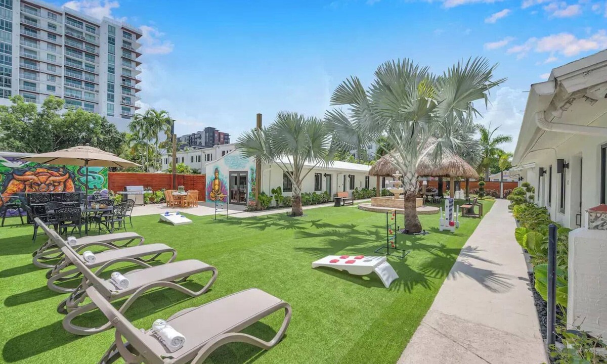 Flagler Village Villa | Freedom House Urban Oasis Eclectic Retreat Fort Lauderdale FL SLEEPS 25!