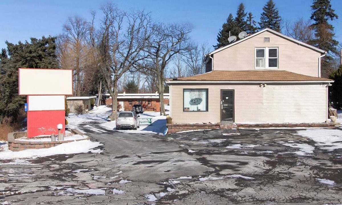 Wilkes-Barre Apartment | Full Bed|Non- Smoking