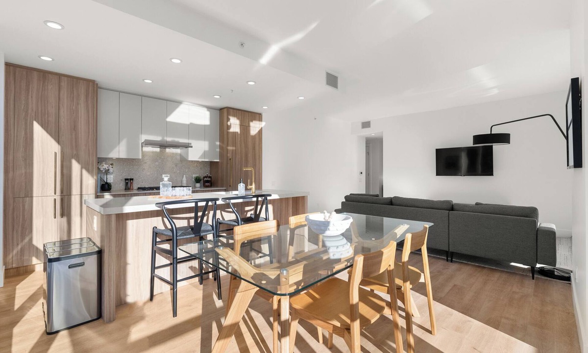 Lynn Valley Condo | Fully Furnished Luxury 2Bd & Den Corner Unit in the Forest of North Vancouver