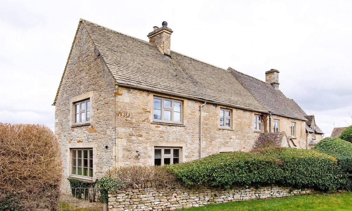 Fifield Cottage | GARDENERS COTTAGE, pet friendly in Milton-Under-Wychwood