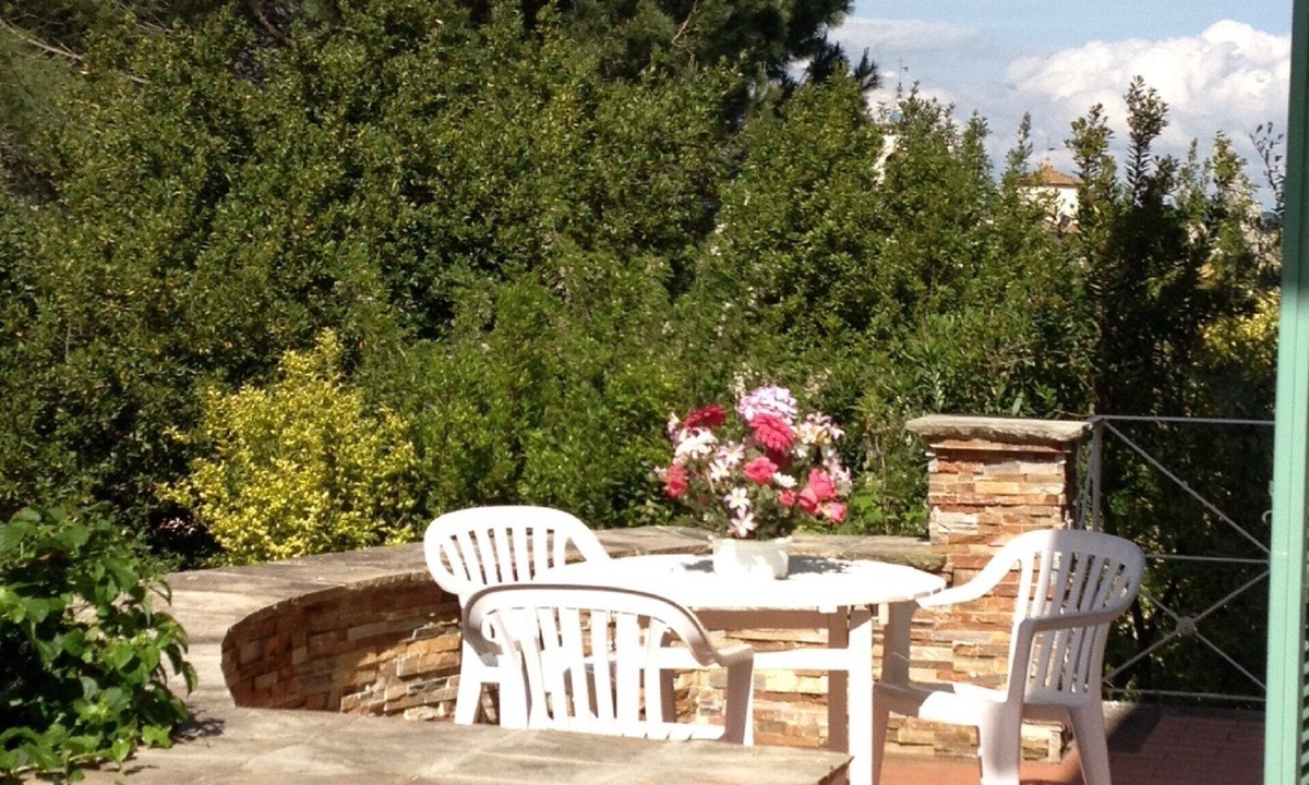 Capannoli House | Gardenia house with garden in Tuscany between art, nature and sea