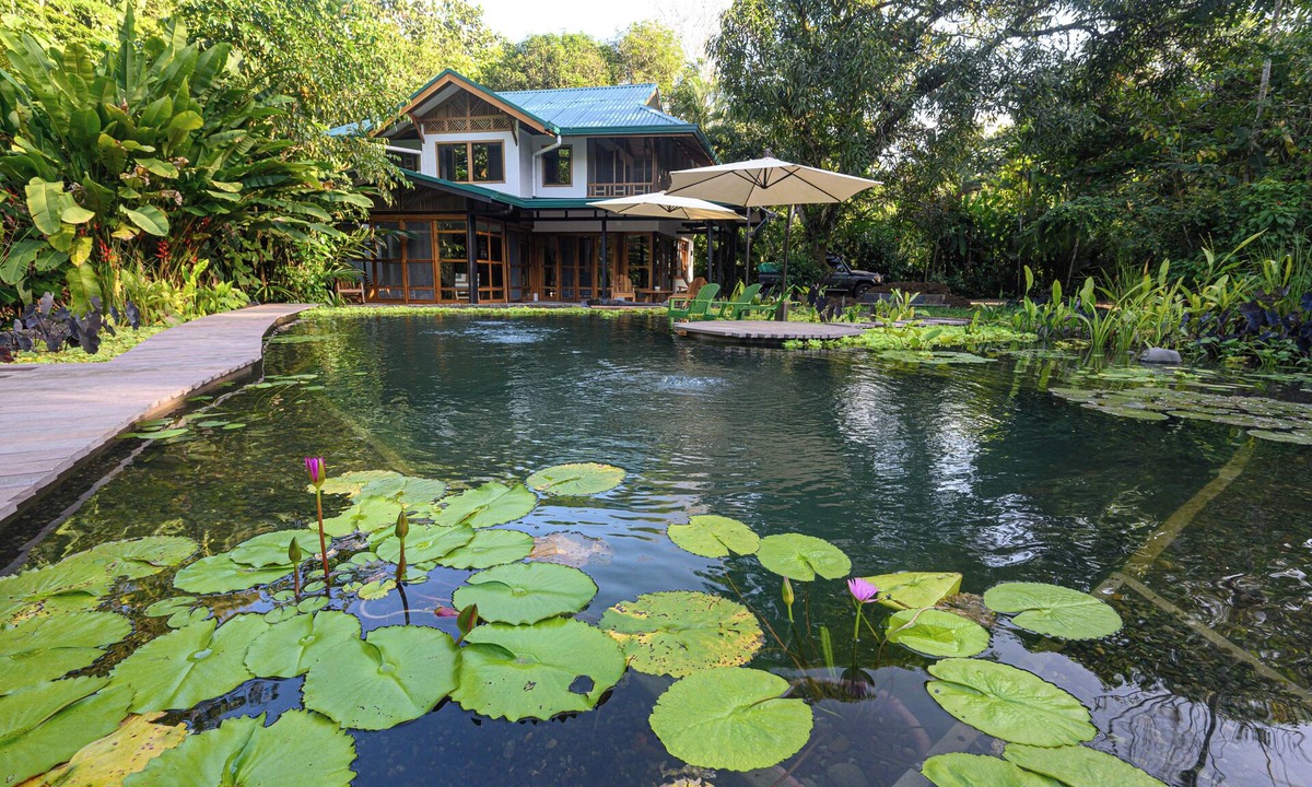 Chiguata House | Gated Beachfront Community- Huge Natural Pool- TRIPLE Suites Birders delight!