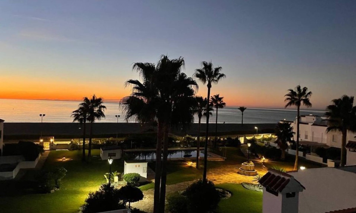 Marina de Casares House | Gem Beach House Pool Sports Club Water Front Rooftop BBQ