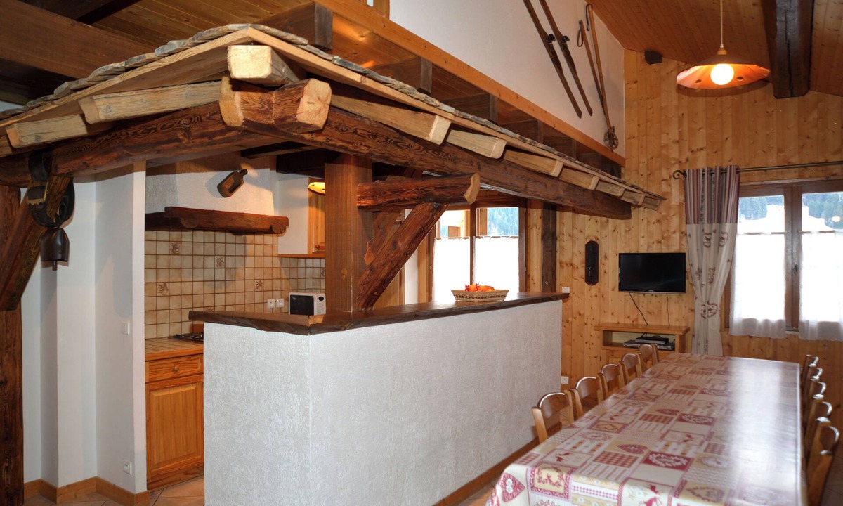 Hauteluce Apartment | Gite in a traditional farmhouse. Terrace with swimming pool. Pets allowed