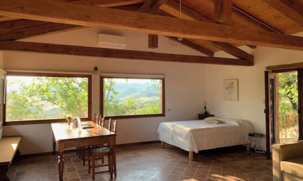 Urbino House | Glazed house on Le Marche, on organic farm, nestled in the countryside