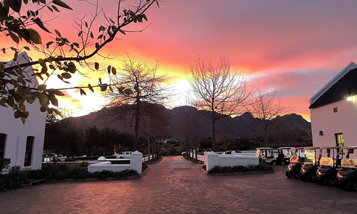 Stellenbosch House | Golf course estate living in Stellenbosch - secure and world class lifestyle