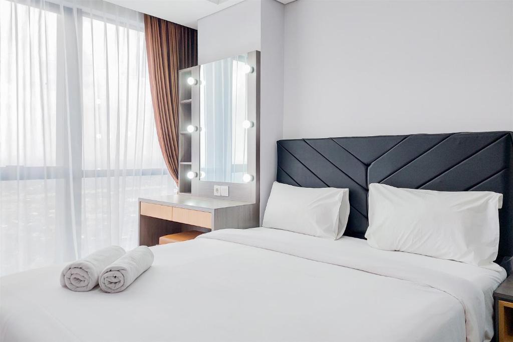 Pinang Apartment | Good and Restful 1BR at The Smith Alam Sutera Apartment By Travelio