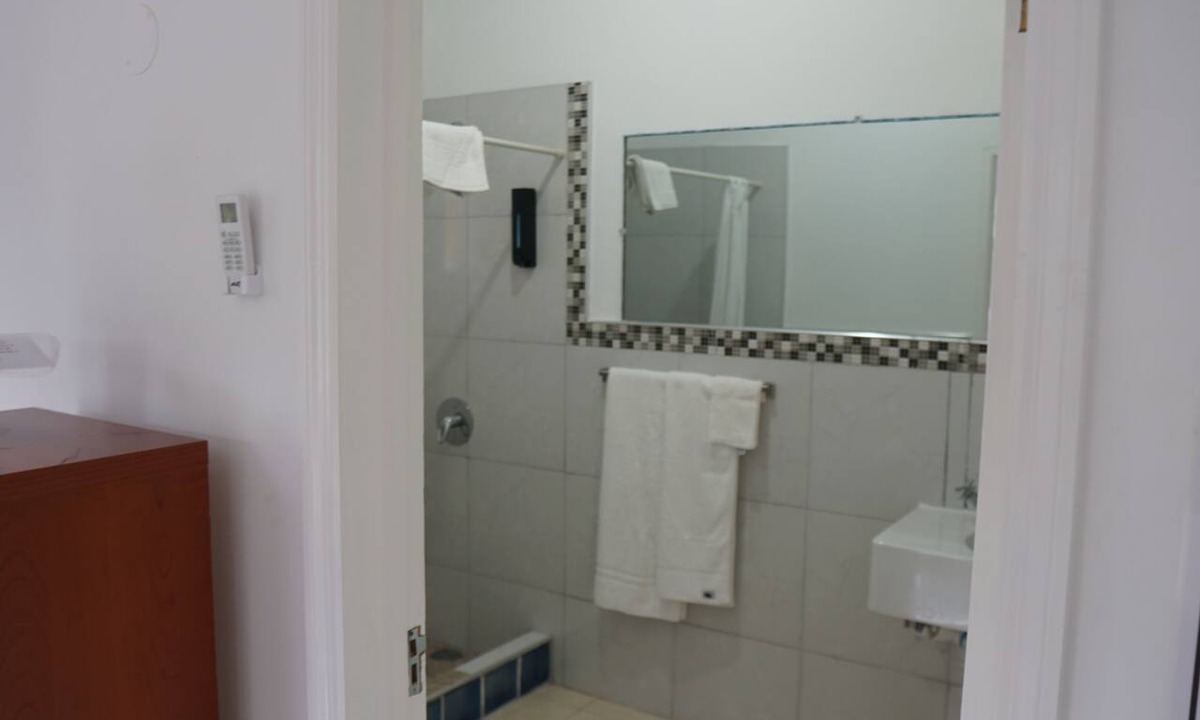 Porus Bed & Breakfast | Gorgeous 8-bedroom bed & breakfast in charming Clarendon Park Tollgate