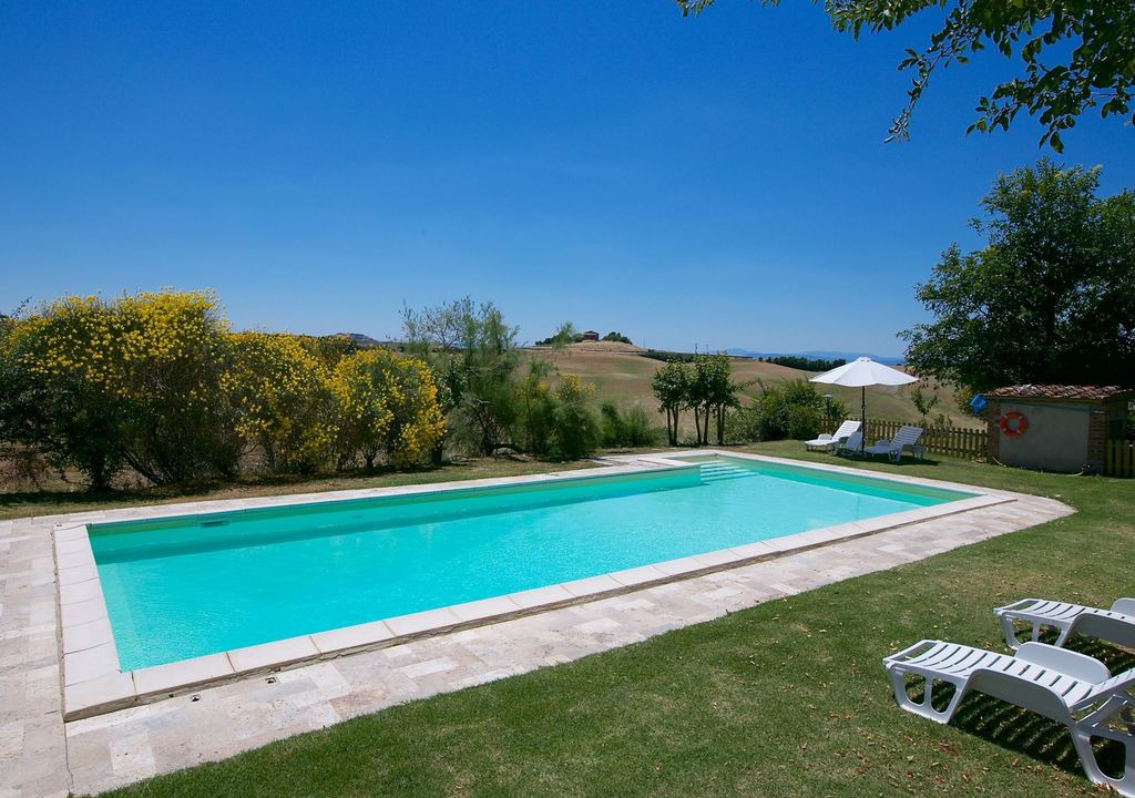 Torre A Castello House | Gorgeous Farmhouse with Pool in Castelnuovo Berardenga
