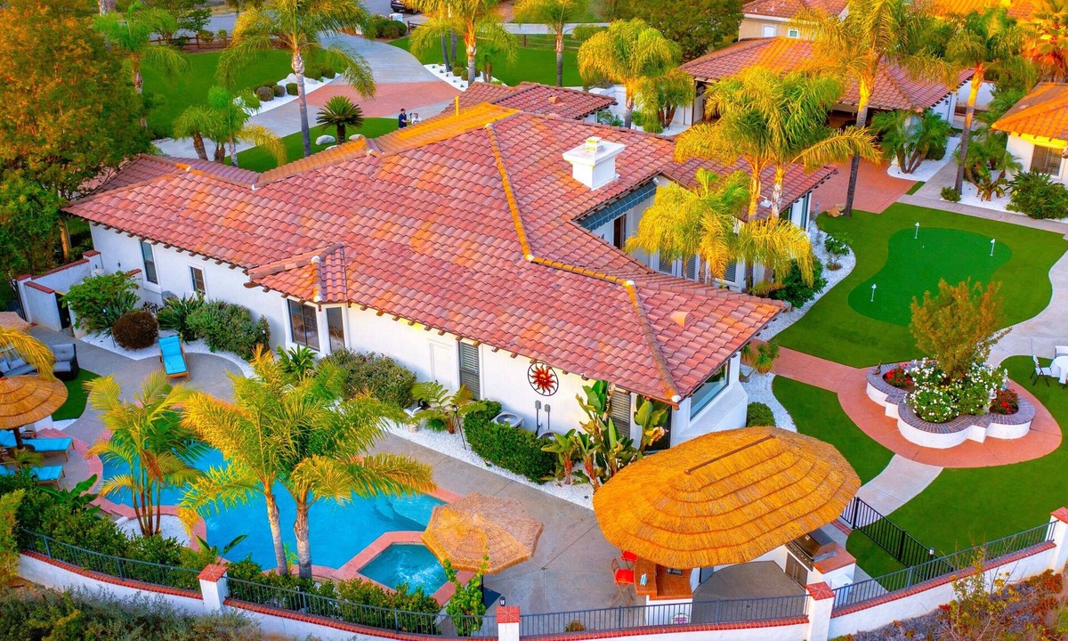 Fallbrook Villa | Grand Lux II - Luxury Resort Pool Villa - Wedding Guests - Golf - Wine - Beaches