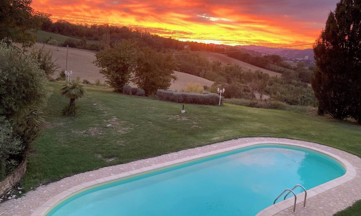 Montelabbate Villa | Great villa with pool, free wifi, beach, sea, last minute, Italy