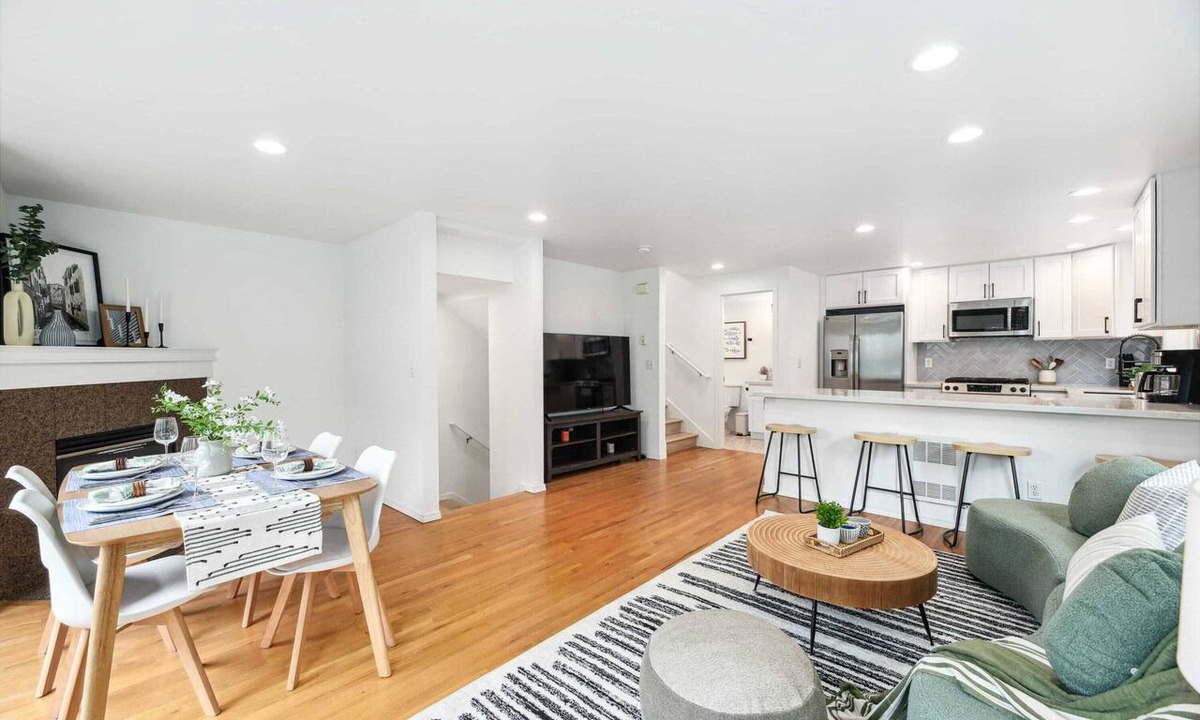 Licton Springs Condo | Green Lake Remodelled home with AC, garage, yard