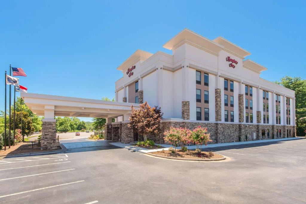 Wilkesboro Hotel | Hampton Inn Wilkesboro