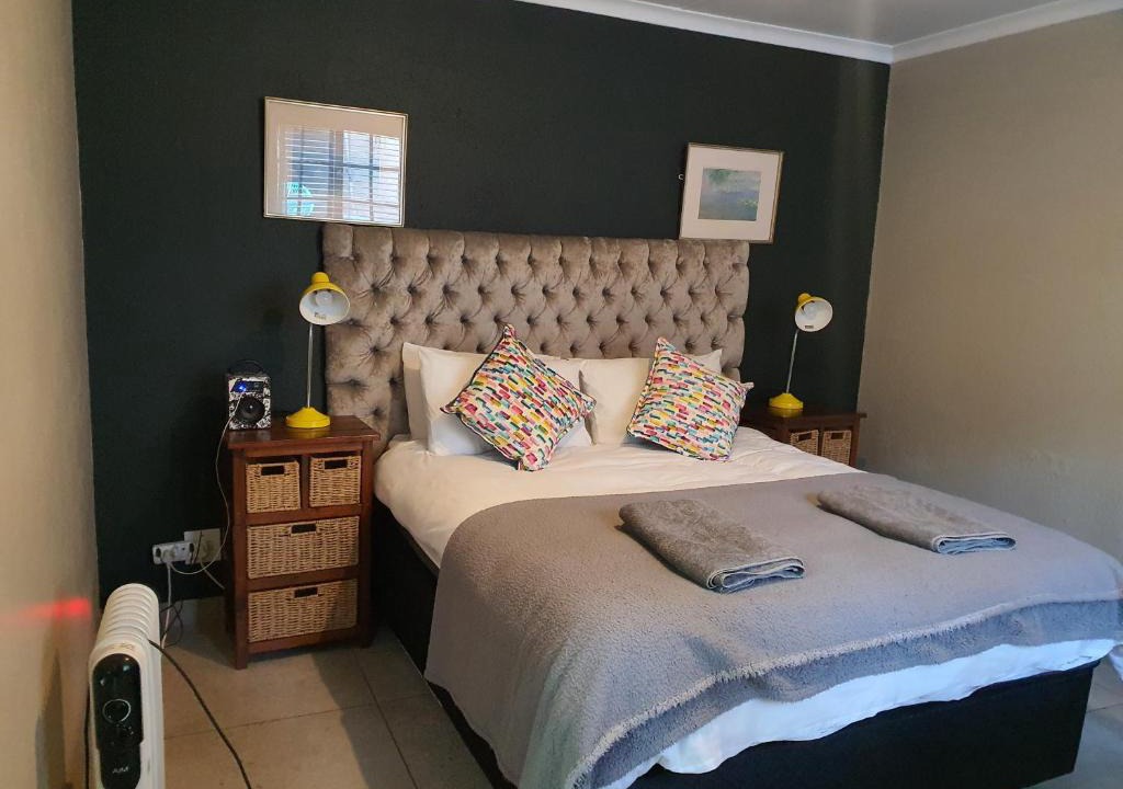 Greater Johannesburg Metropolitan Area House | Happy colourful cottage