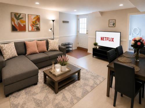 Hollyburn Apartment | Happy, Cozy, Loving Guest Space in West Vancouver