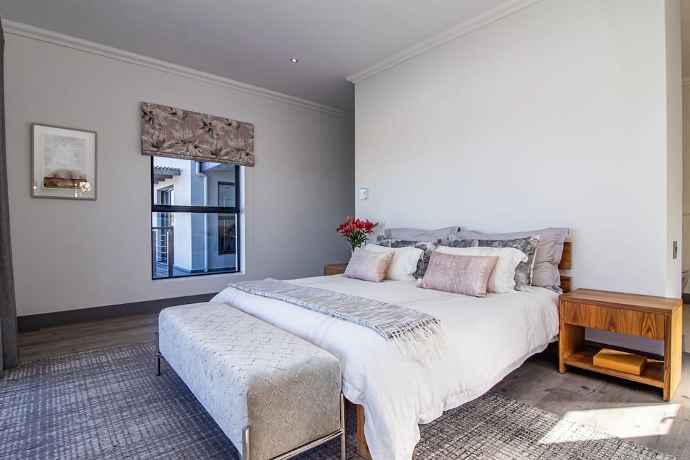 Vermont Apartment | Havn House | Modern luxury & pool | Mountain views