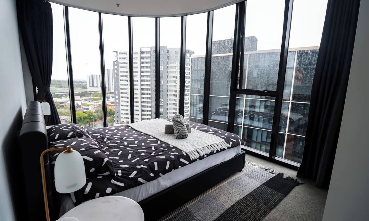 Belconnen Apartment | Heart of Belconnen/2BR/2BA/pool/spa/sauna/gym/UC