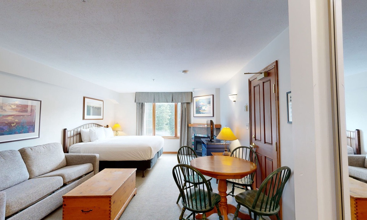 Sun Peaks Hotel | Hearthstone Lodge #309