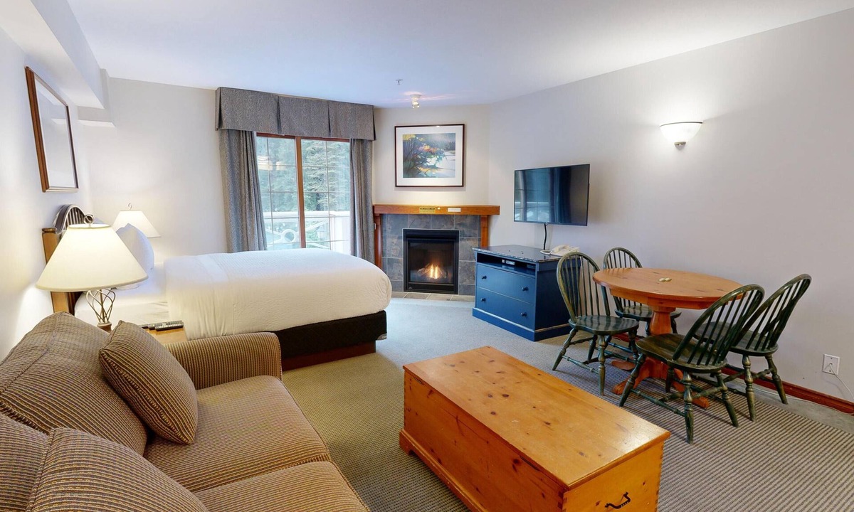 Sun Peaks Hotel | Hearthstone Lodge #325