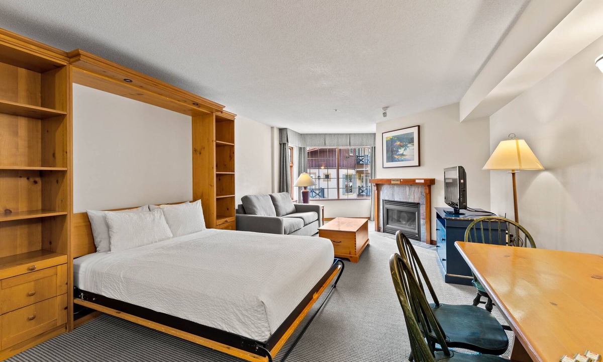 Sun Peaks Hotel | Hearthstone Lodge #326