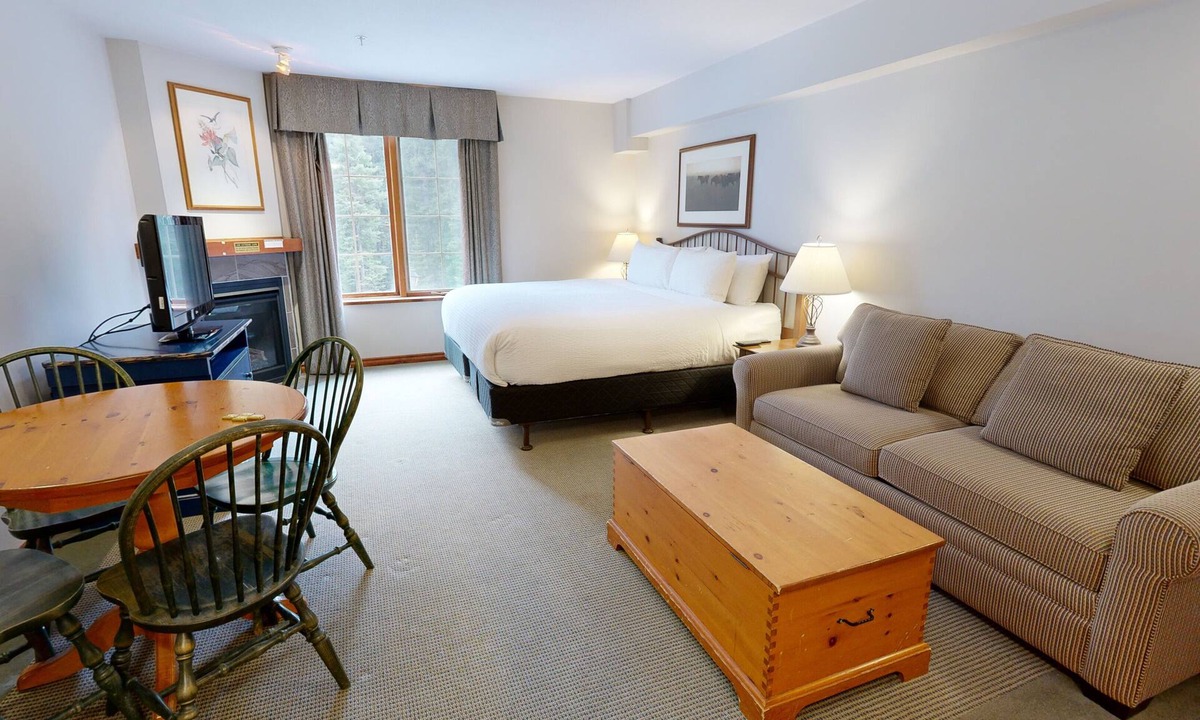 Sun Peaks Hotel | Hearthstone Lodge #327