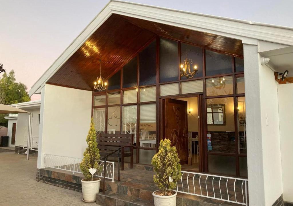 De Aar House | Hearts Haven