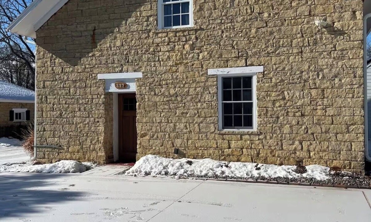 Dubuque House | Hidden Gem! Uniquely, fully-furnished, newly remodeled, 1860’s carriage house