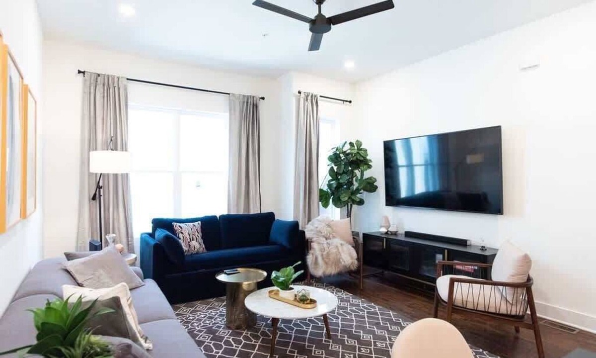 Hillsboro West End House | Hillsboro Village Retreat, Garage, Rooftop Deck, Sleeps 12, Sophisticated Open Living & Gourmet Kitchen, Smart TVs, Pet-Friendly w/Private Garage, Walk to Vanderbilt, Minutes to 12 South & Broadway, 24/7 Hospitality
