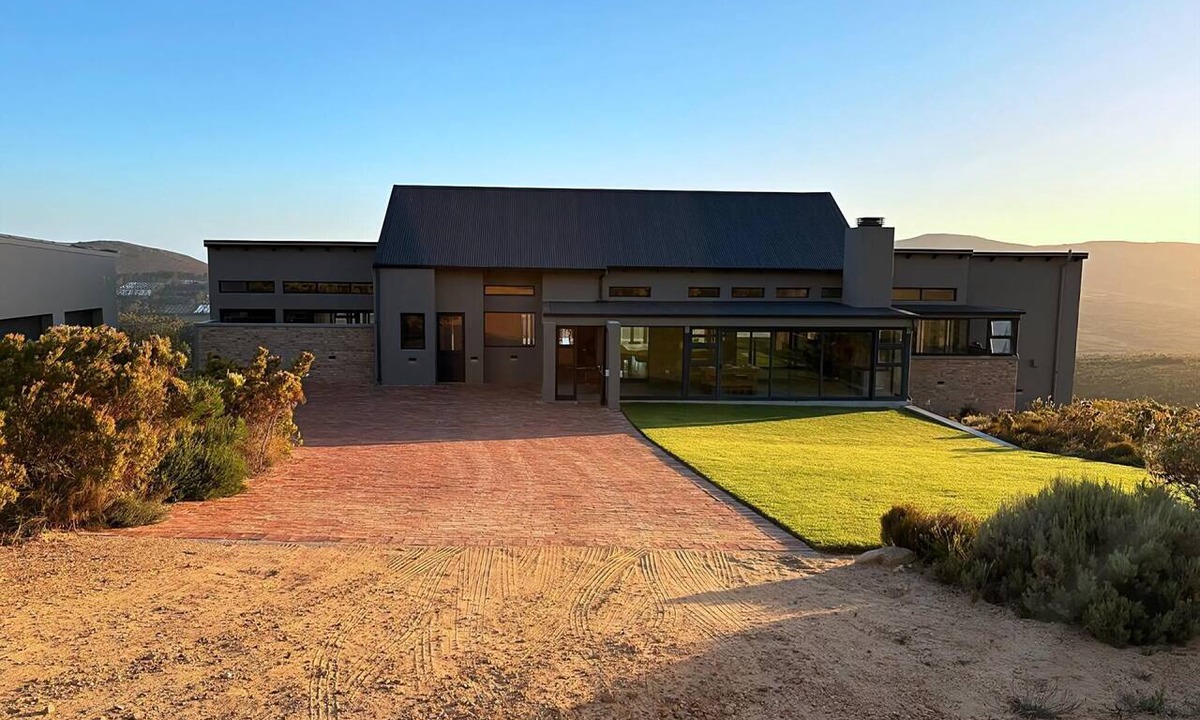 Greater Hermanus Apartment | Hilltop House | Mountain retreat |100 Ha Farm