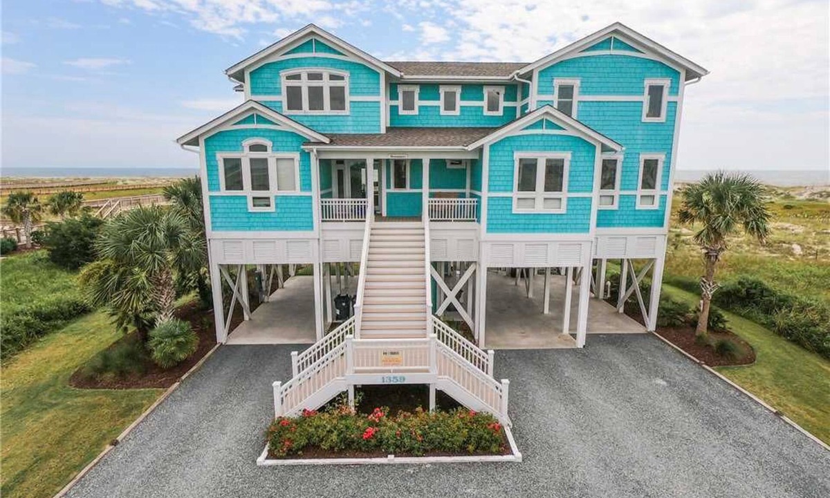 Holden Beach House | Hobbs Realty - “Benvenuto” | Luxury 8BR Oceanfront Home w/Private Pool & Elevator