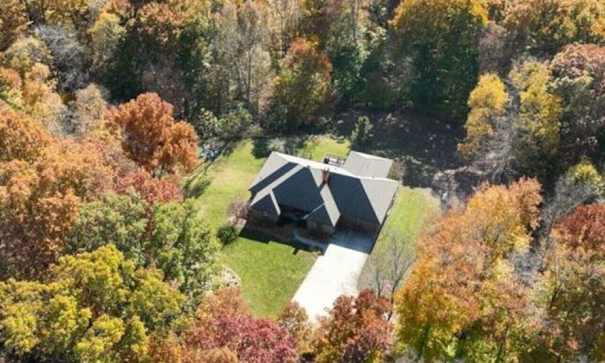 Rockbridge House | Hocking Hills Luxury Retreat-5BR-Hot Tub-Game Room-Fire Pit-5 Wooded Acres