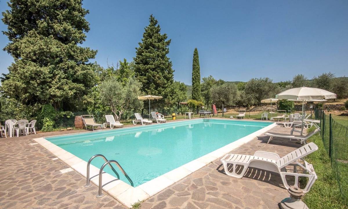 Castiglion Fibocchi Apartment | Holiday Apartment 'Bilocale Brando' with Pool, Garden & Wi-Fi