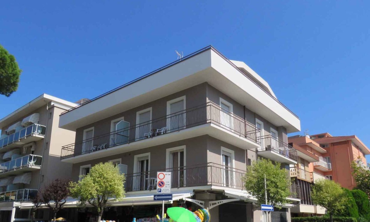 Fogliano Marina Apartment | Holiday apartment with balcony in close proximity to the beach