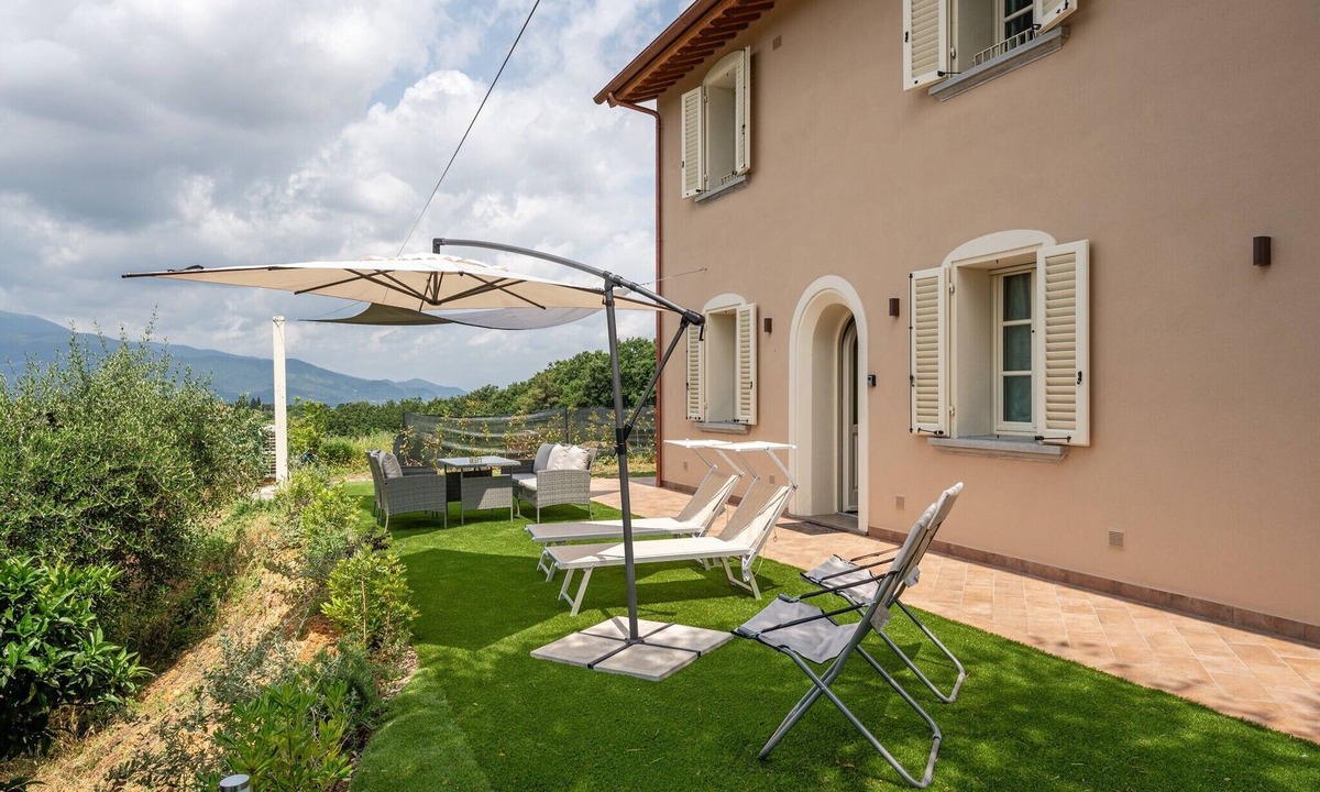 Santa Maria a Monte House | Holiday Home 'Oasi al Sole' with Mountain View, Private Garden and Wi-Fi