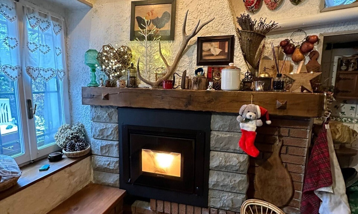 Granaglione House | Holiday Home "Casa Fiore" with Mountain View, Private Garden & Wi-Fi