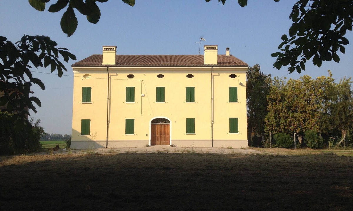 Gonzaga House | Holiday Home 'Corte Croce' with Private Garden, Wi-Fi and Air Conditioning