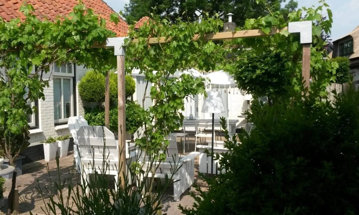 Hoogwoud House | Holiday Home "Engel van de Molen" for Couples with Terrace, Garden & Wi-Fi