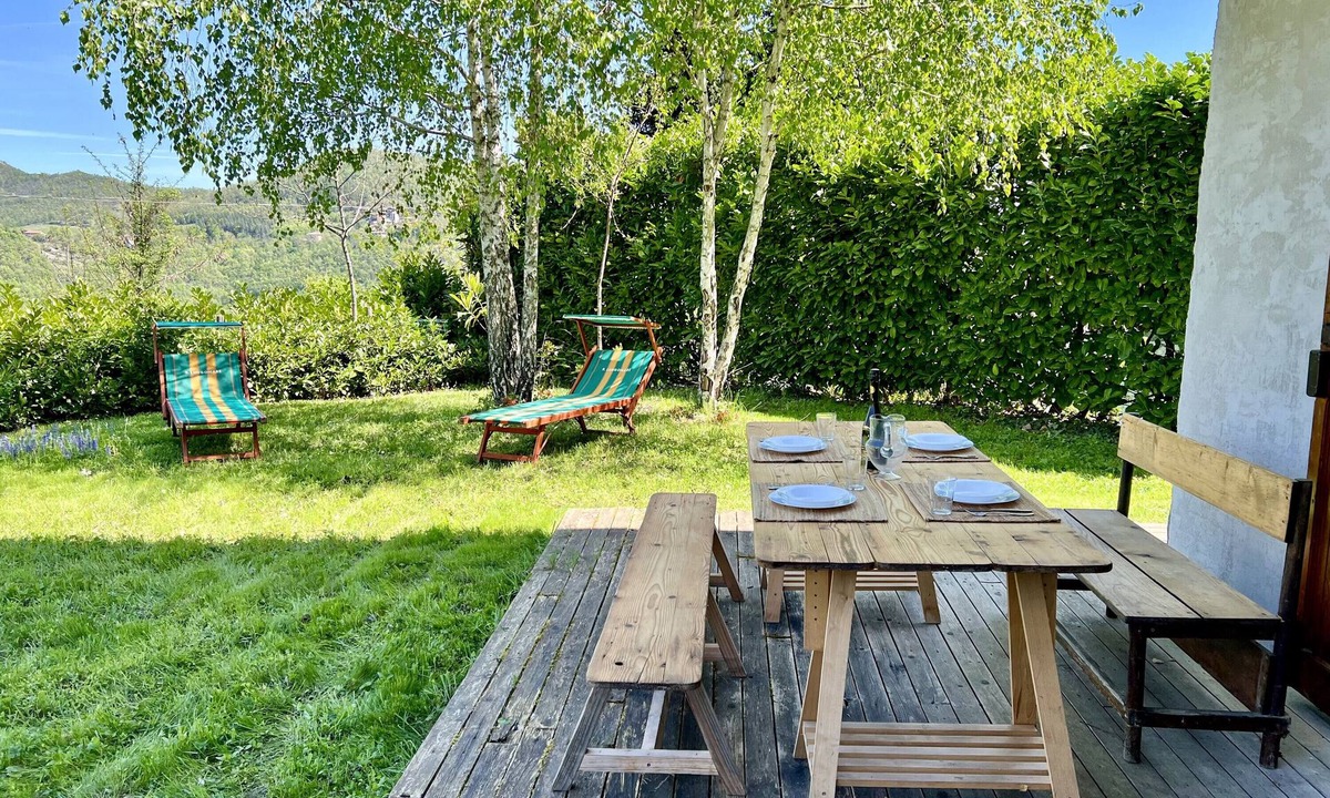 Grizzana Morandi House | Holiday Home 'Grizzana Paradise' with Mountain View, Private Garden and Wi-Fi