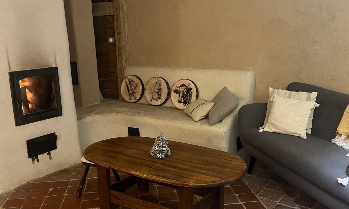Val-de-Chaise House | Holiday Home 'Gite Les 4 Saisons' with Mountain View, Private Terrace and Wi-Fi
