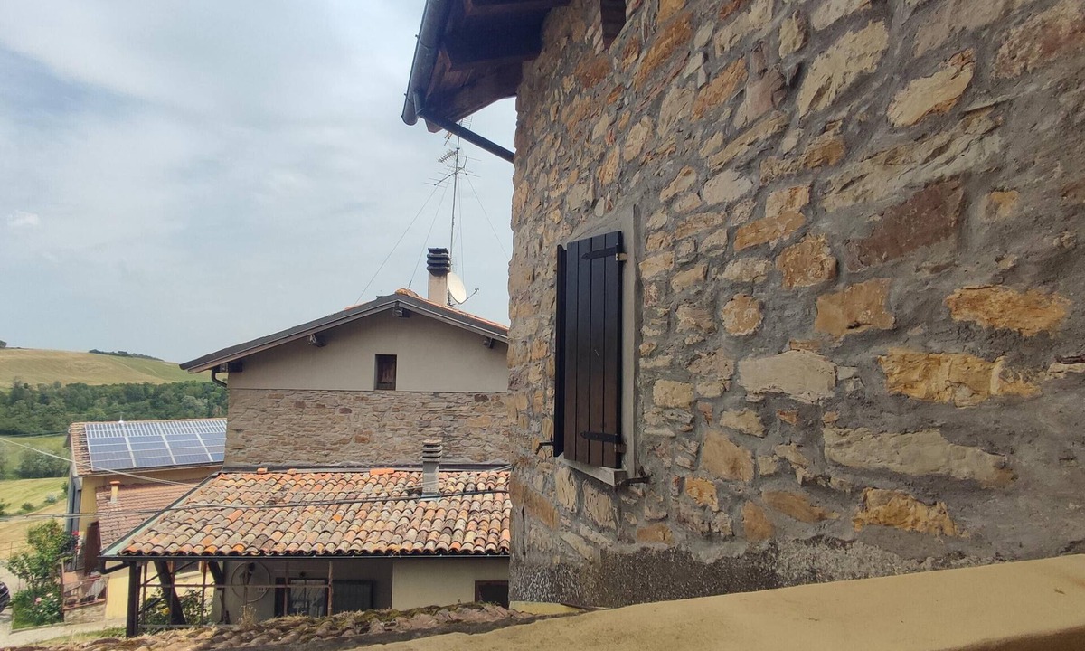Loiano House | Holiday Home 'Gnazzano Home 1' with Mountain View, Wi-Fi and Air Conditioning