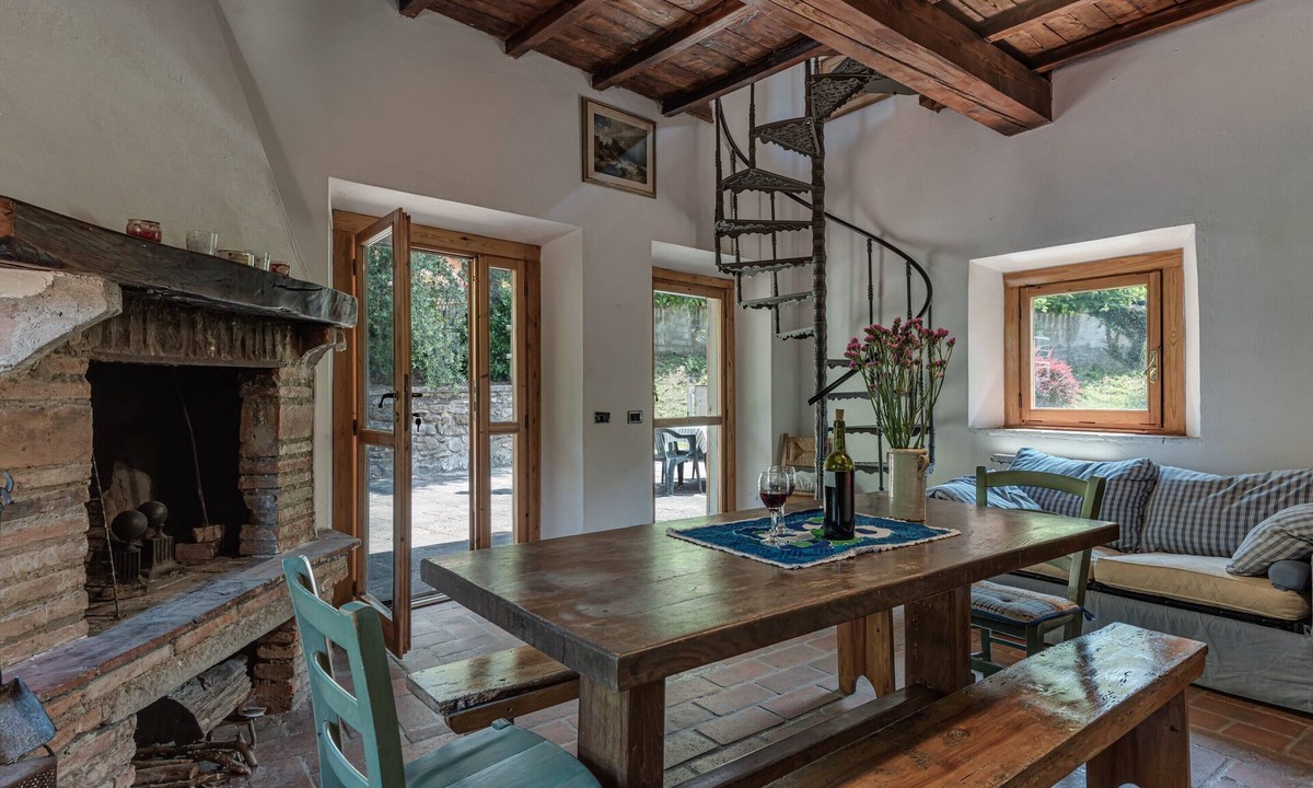 Gattaia House | Holiday Home 'La Torre Della Cupolina' with Terrace, Shared Garden & Wi-Fi