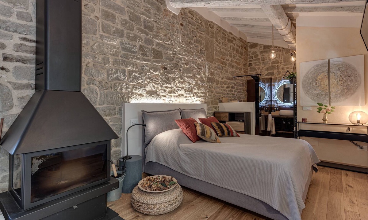 Londa House | Holiday Home 'Luxury Country Retreat La Stallina' with Mountain View, Wi-Fi and Air Conditioning