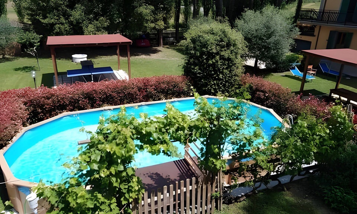 Fucecchio House | Holiday Home 'Ruben' with Shared Pool, Private Terrace and Wi-Fi