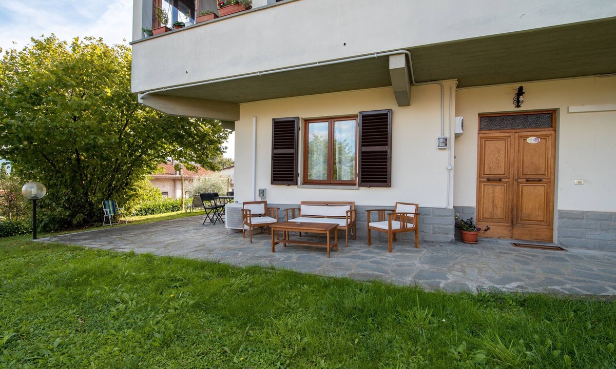 Porrena House | Holiday Home 'Tramonto sul Castello di Poppi' with View, Hot Tub, Garden & Wi-Fi