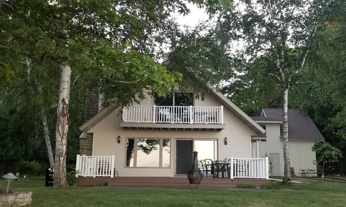 Sturgeon Bay House | Holiday Lodge on Green Bay