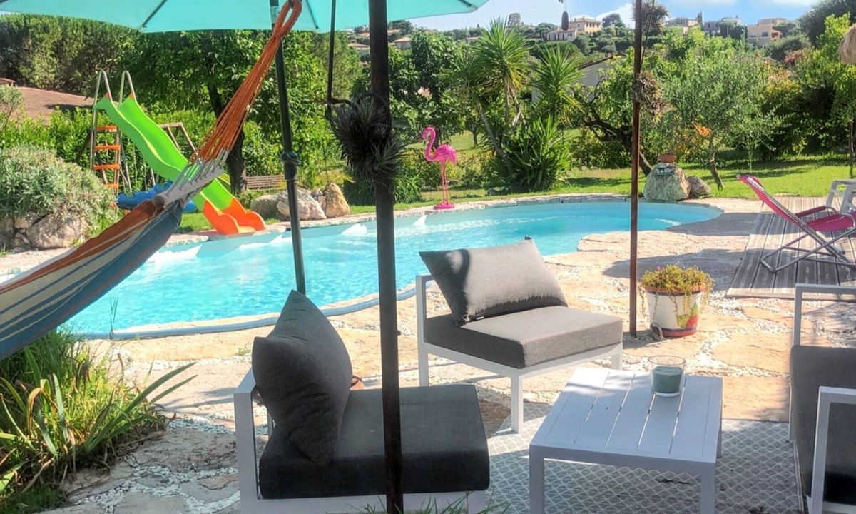 Saint-Jeannet Villa | Homerez - Villa for 4 ppl. with swimming-pool and garden at Saint-Jeannet