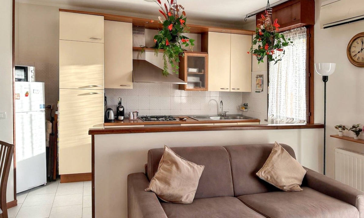 Bogolese Apartment | Homerez - Welcoming apartment in Chiozzola 60 m² with spacious balcony for 5