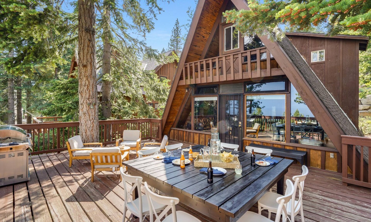 Talmont Cabin | Horizon by AvantStay | Stunning A-frame Cabin w/ Hot Tub, Billiards, Lake Views