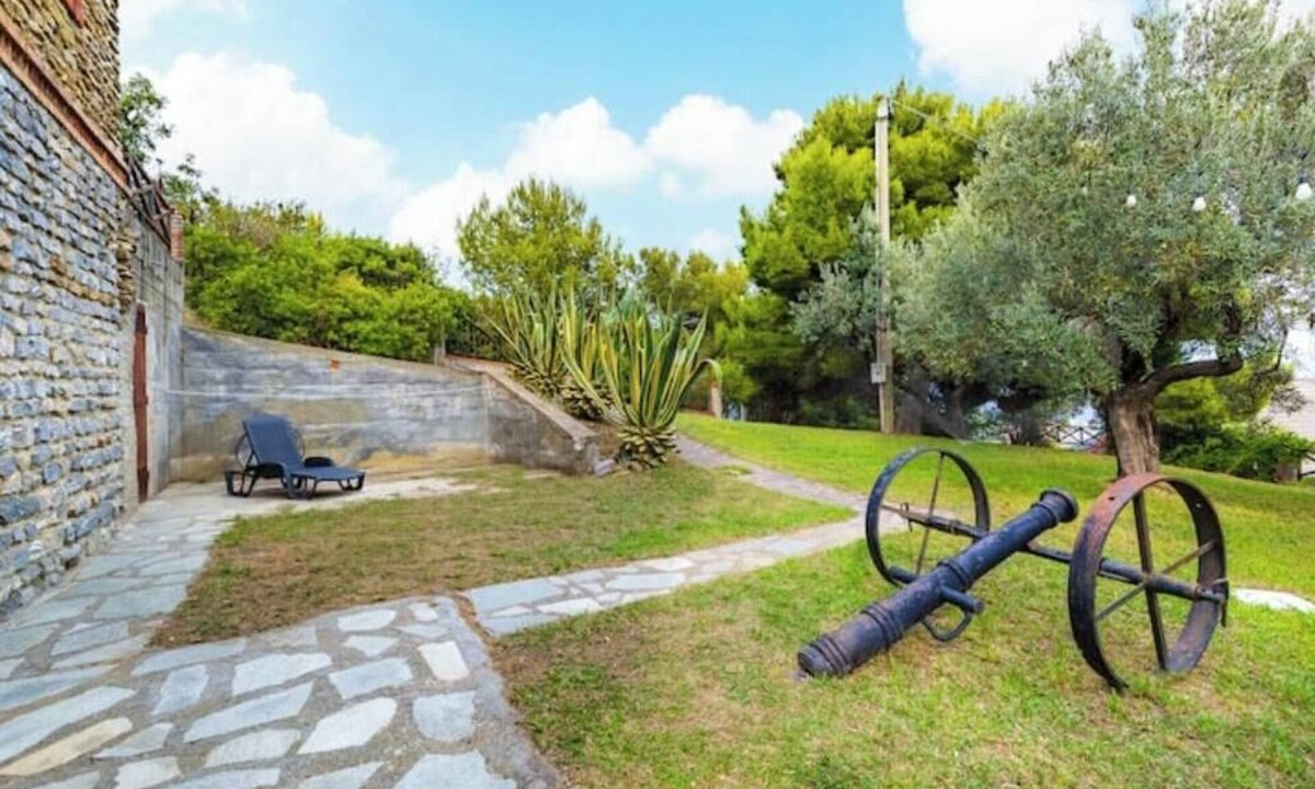 Albenga Apartment | Hostdomus - The Fort